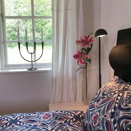 Lilla Huset Med Stor Traedgardstomt Naera Golf Och Hav Villa Trosa Kültér fotó
