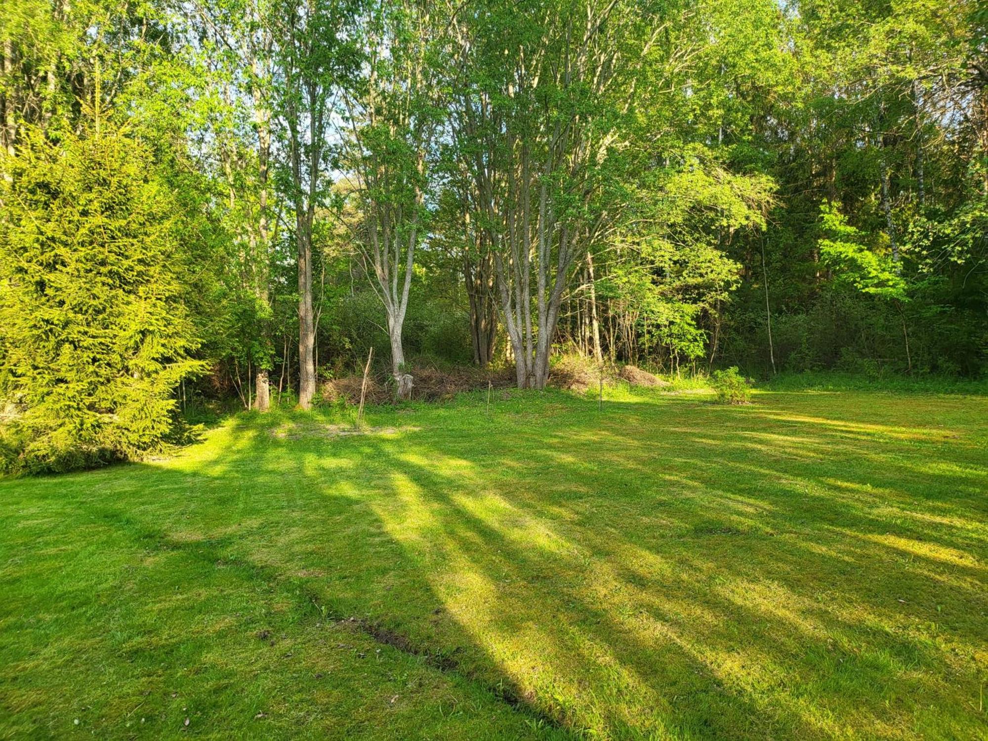 Lilla Huset Med Stor Traedgardstomt Naera Golf Och Hav Villa Trosa Kültér fotó