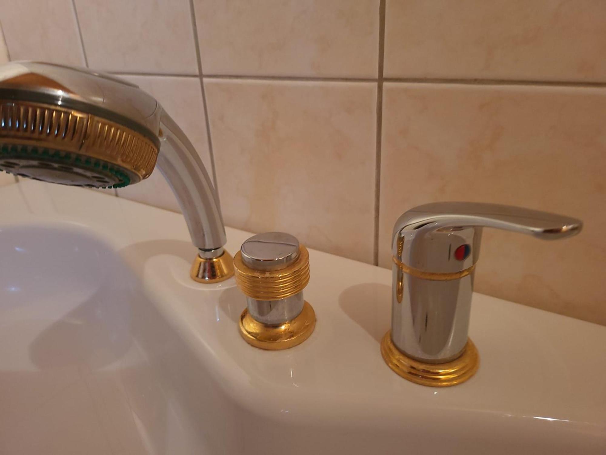 Lilla Huset Med Stor Traedgardstomt Naera Golf Och Hav Villa Trosa Kültér fotó