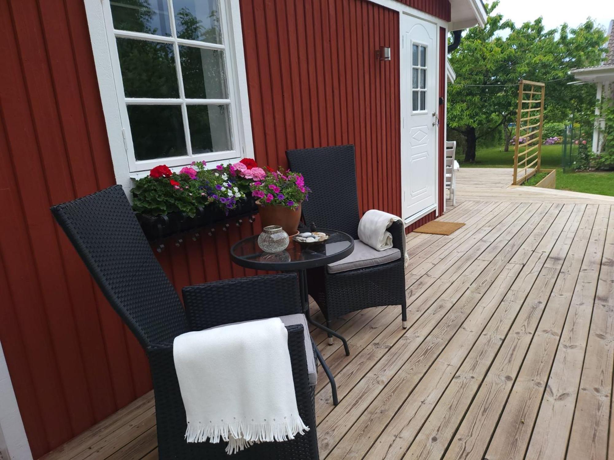 Lilla Huset Med Stor Traedgardstomt Naera Golf Och Hav Villa Trosa Kültér fotó