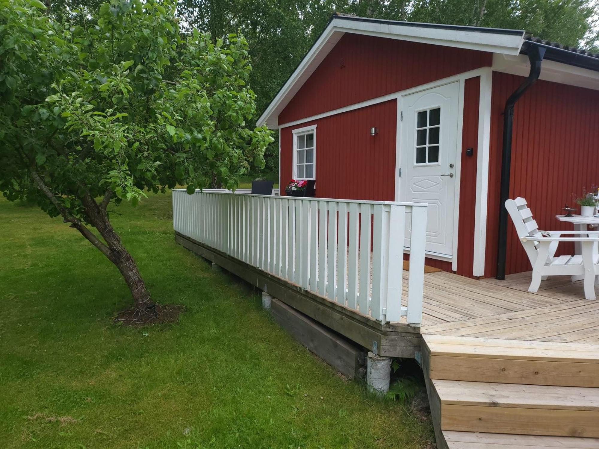 Lilla Huset Med Stor Traedgardstomt Naera Golf Och Hav Villa Trosa Kültér fotó